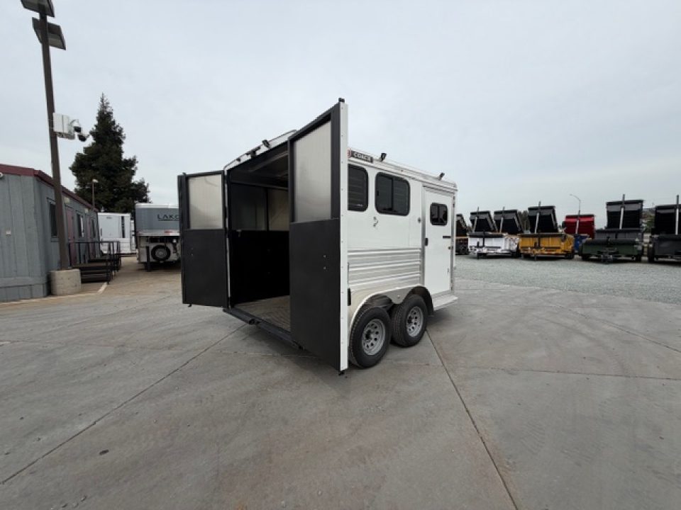 New 2026 Logan Coach BULLSEYE2BP BULLSEYE 2H BP Horse Trailer