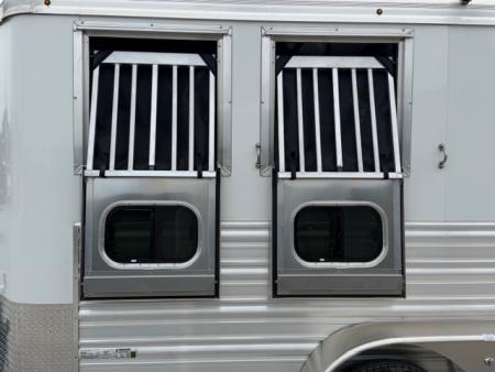 New 2026 Logan Coach BULLSEYE2BP BULLSEYE 2H BP Horse Trailer
