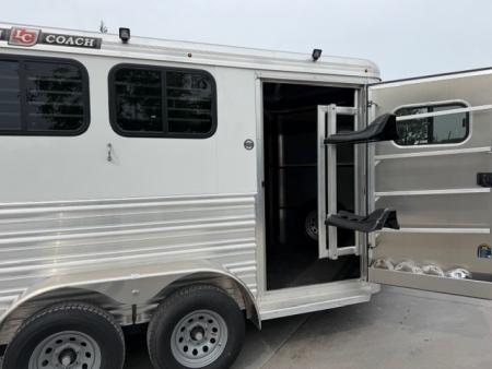 New 2026 Logan Coach BULLSEYE2BP BULLSEYE 2H BP Horse Trailer