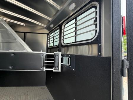 New 2026 Logan Coach BULLSEYE2BP BULLSEYE 2H BP Horse Trailer