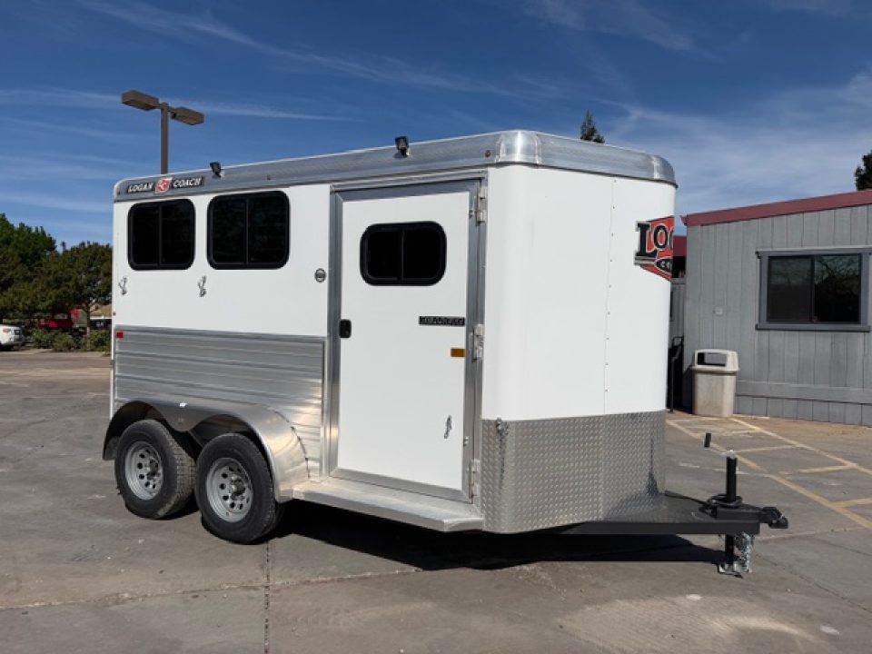 New 2026 Logan Coach BULLSEYE2BP BULLSEYE 2H BP Horse Trailer