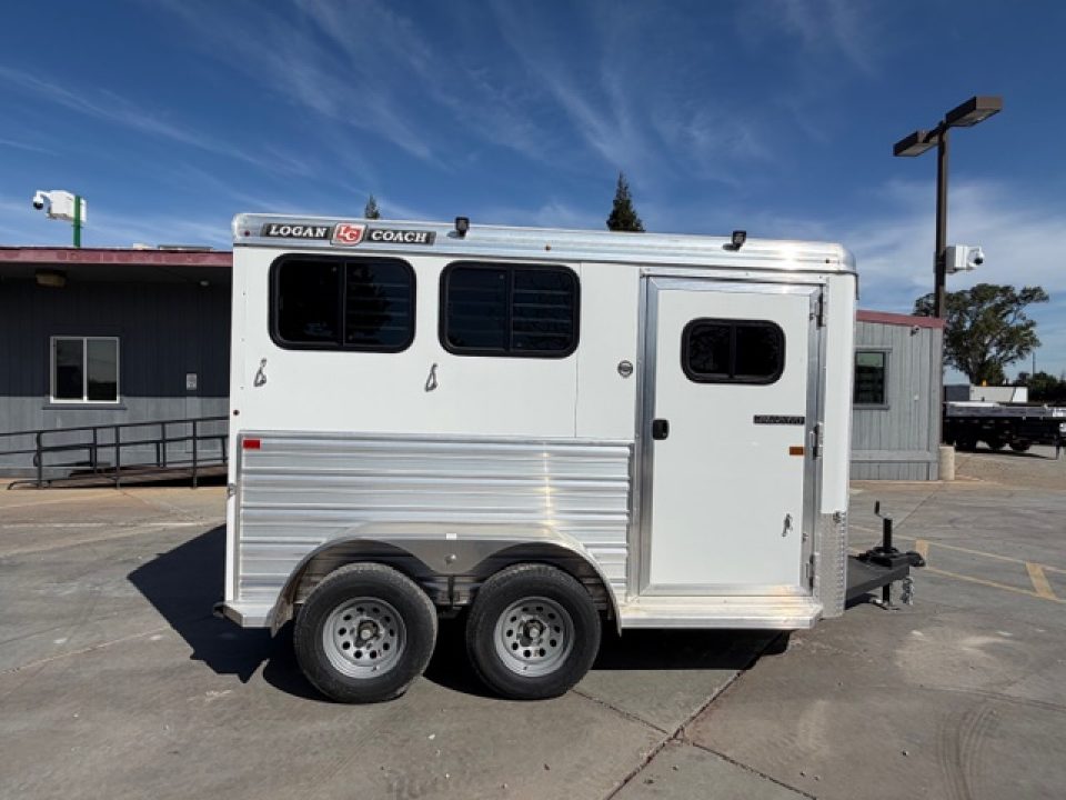 New 2026 Logan Coach BULLSEYE2BP BULLSEYE 2H BP Horse Trailer