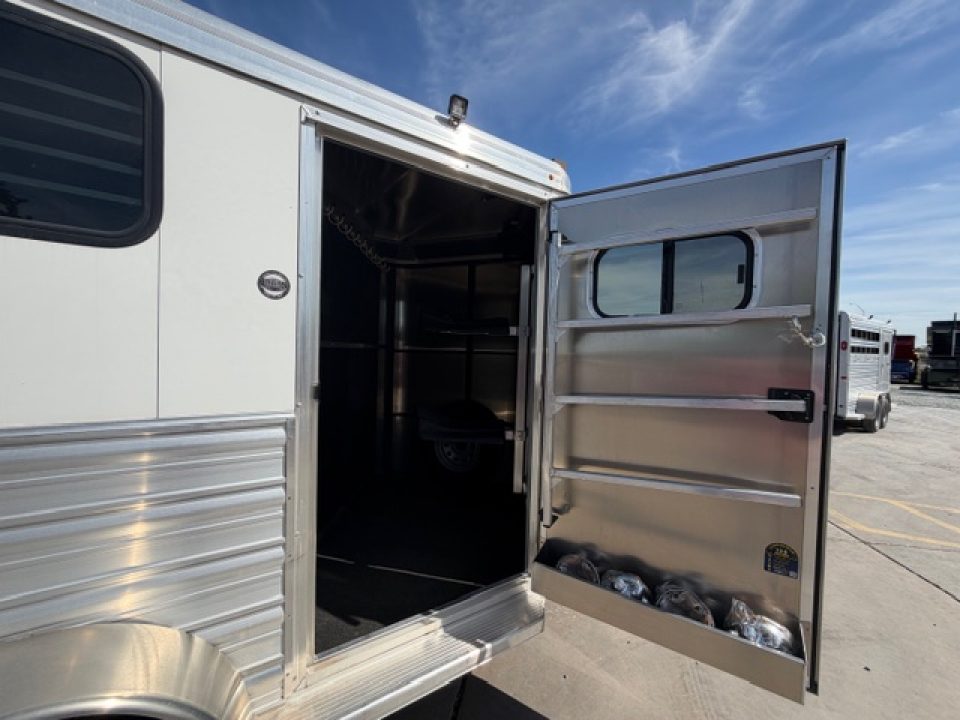 New 2026 Logan Coach BULLSEYE2BP BULLSEYE 2H BP Horse Trailer