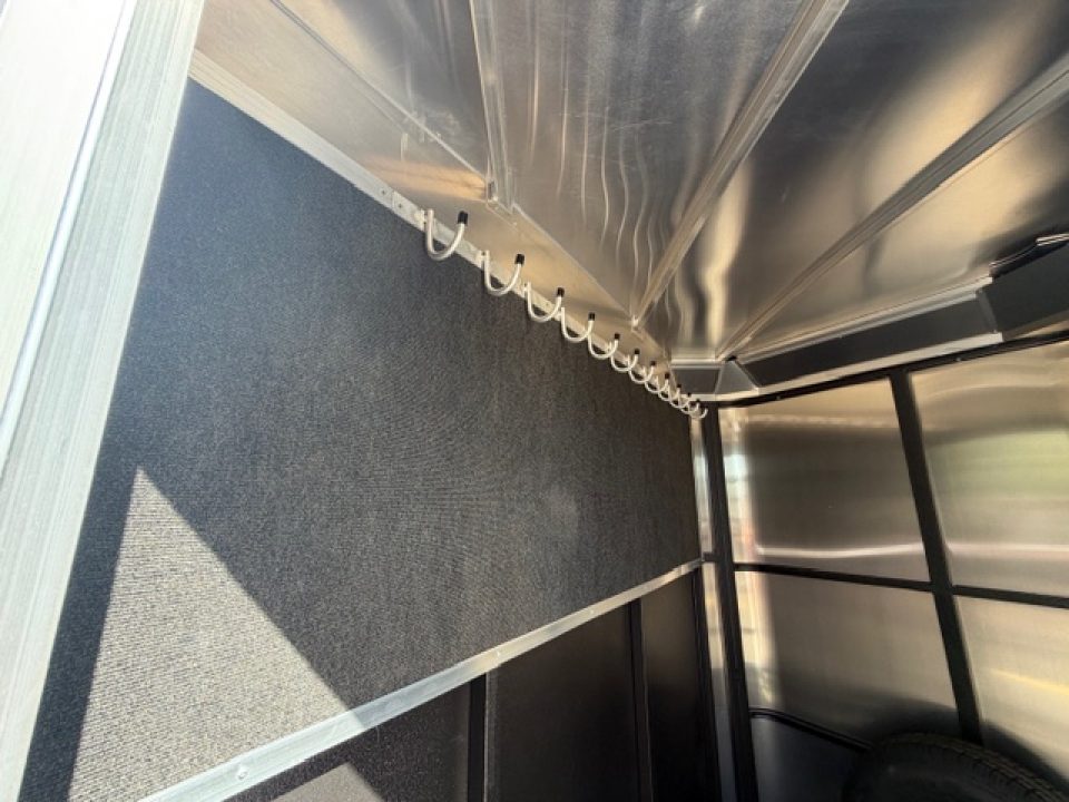 New 2026 Logan Coach BULLSEYE2BP BULLSEYE 2H BP Horse Trailer