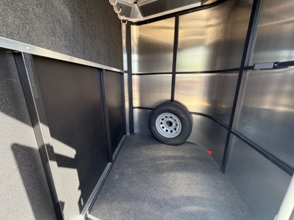 New 2026 Logan Coach BULLSEYE2BP BULLSEYE 2H BP Horse Trailer