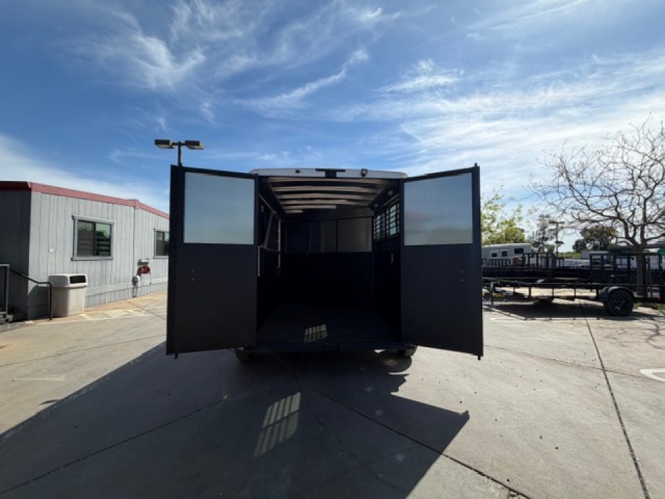 New 2026 Logan Coach BULLSEYE2BP BULLSEYE 2H BP Horse Trailer