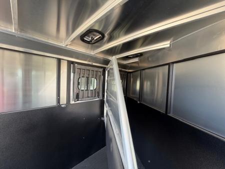 New 2026 Logan Coach BULLSEYE2BP BULLSEYE 2H BP Horse Trailer