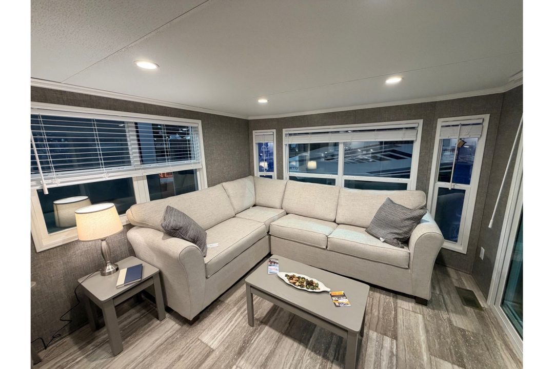 New 2026 Canterbury P38-EIKTL-SL - Lofted Park-Model