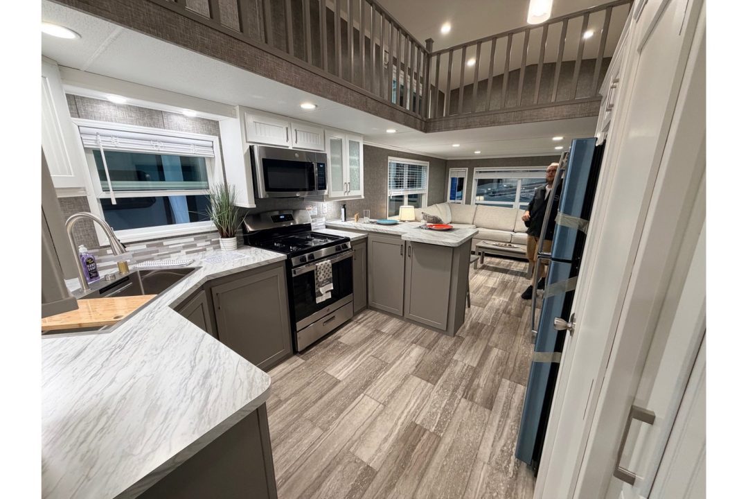 New 2026 Canterbury P38-EIKTL-SL - Lofted Park-Model