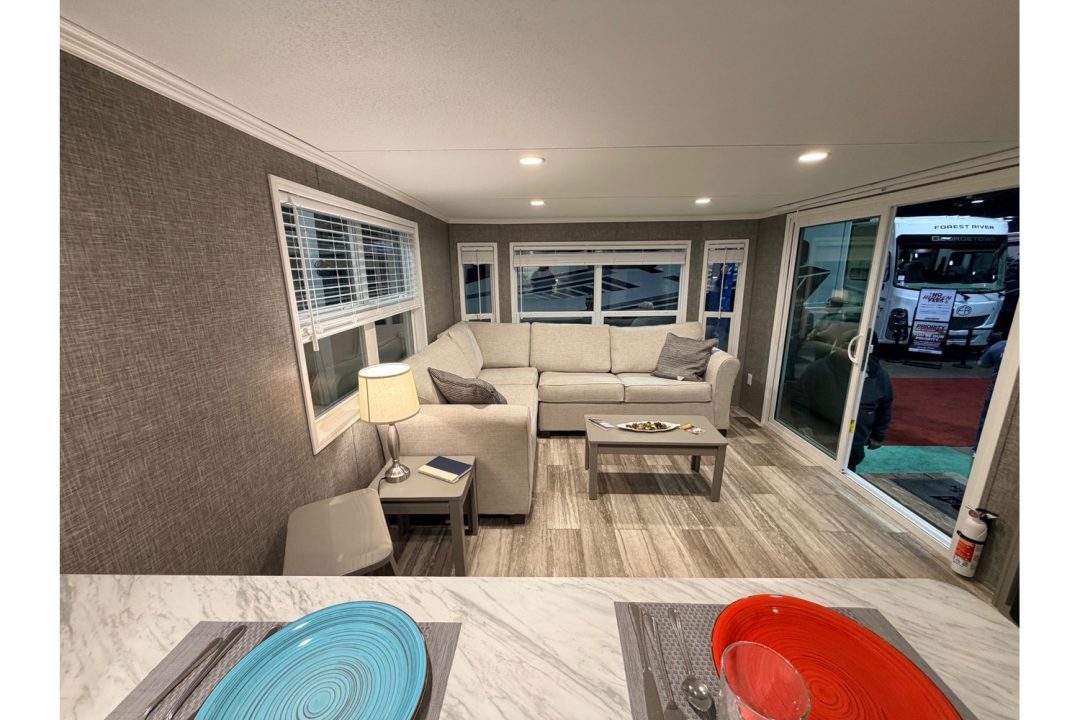 New 2026 Canterbury P38-EIKTL-SL - Lofted Park-Model