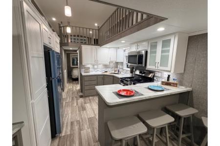 New 2026 Canterbury P38-EIKTL-SL - Lofted Park-Model