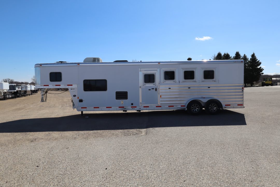 Used 2017 Exiss Trailers 4 Horse LQ Trailer