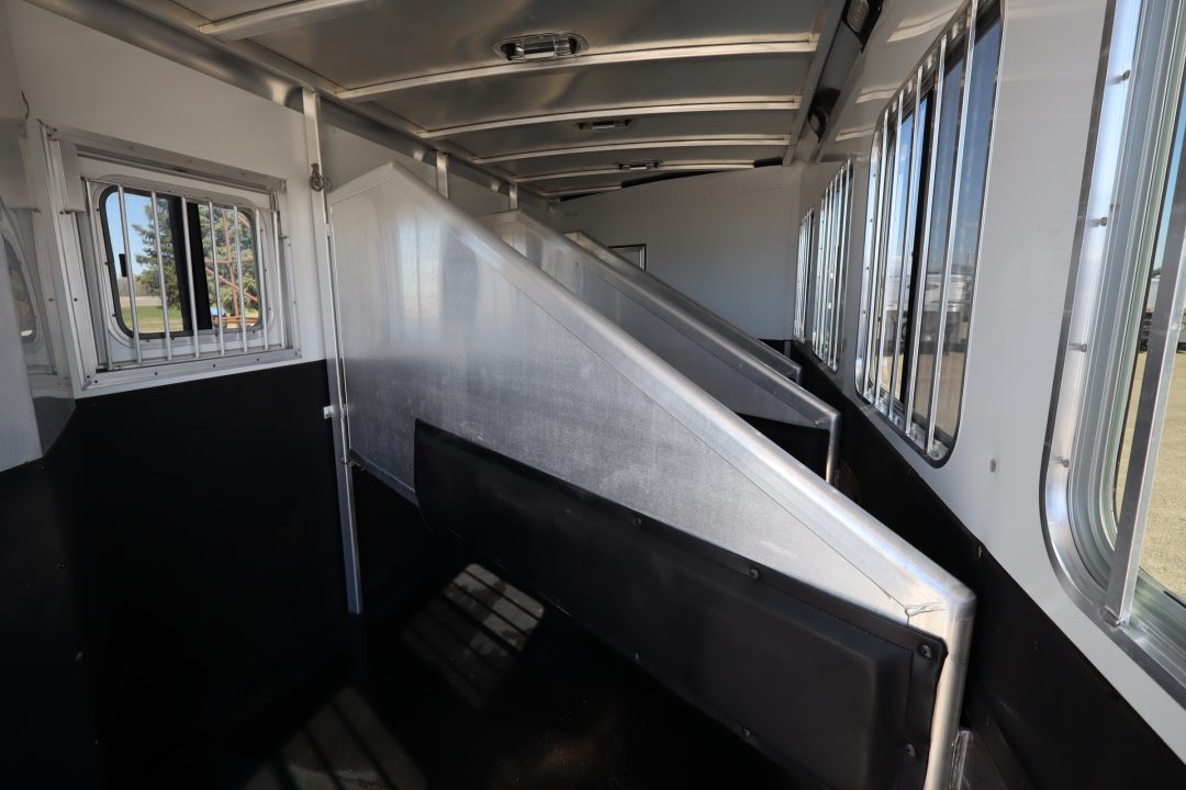 Used 2017 Exiss Trailers 4 Horse LQ Trailer