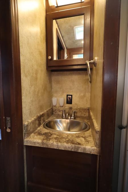 Used 2017 Exiss Trailers 4 Horse LQ Trailer