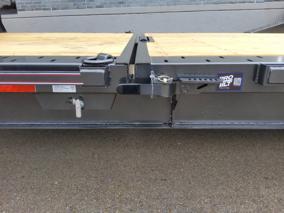 New 2026 Diamond C Trailers HXD208-GN Tilt Trailer