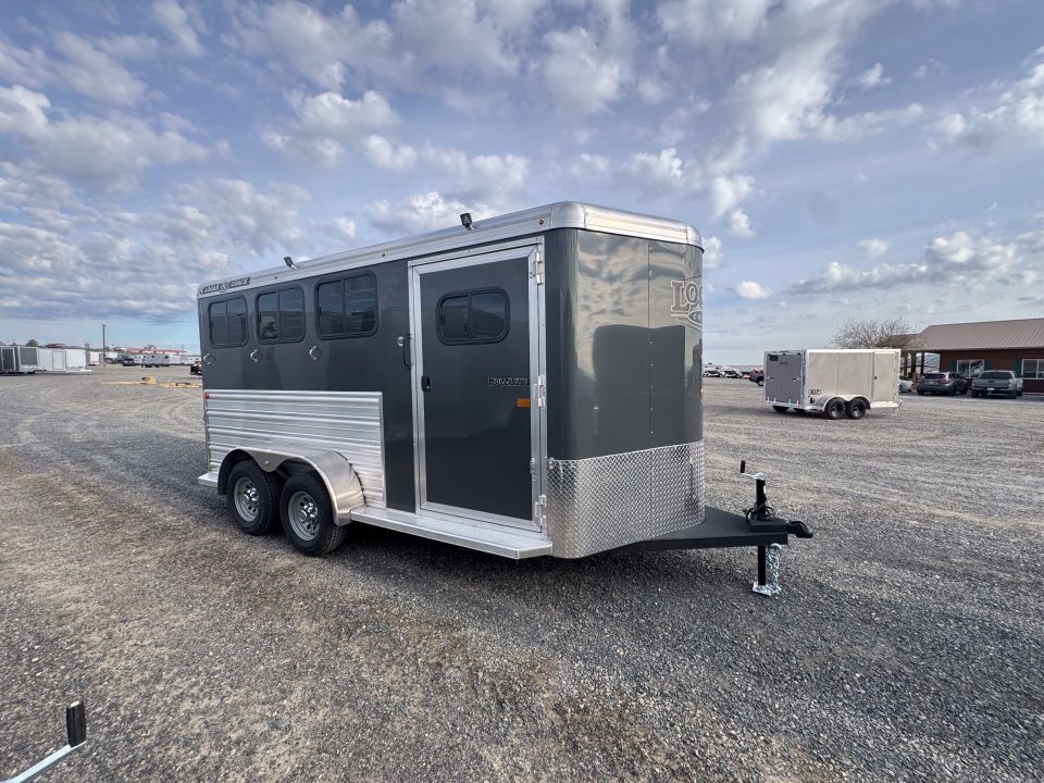 New 2026 Logan Coach 3H BULLSEYE BH Horse Trailer