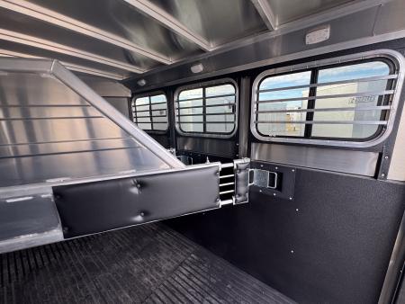 New 2026 Logan Coach 3H BULLSEYE BH Horse Trailer