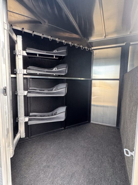 New 2026 Logan Coach Bullseye 4H GN Horse Trailer