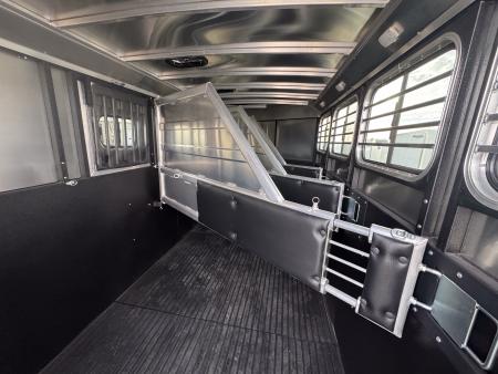 New 2026 Logan Coach Bullseye 4H GN Horse Trailer