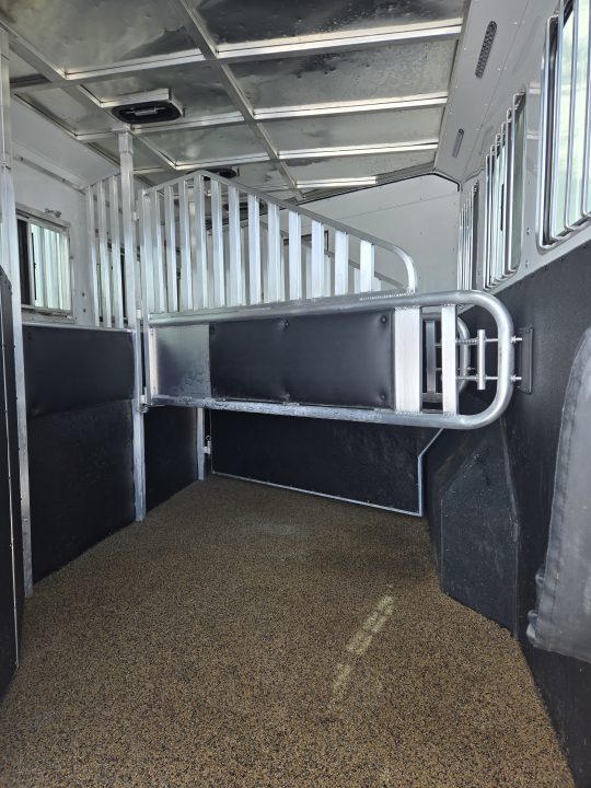 Used 2021 Merhow 3H Living Quarter Trailer
