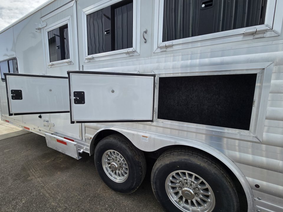 Used 2021 Merhow 3H Living Quarter Trailer