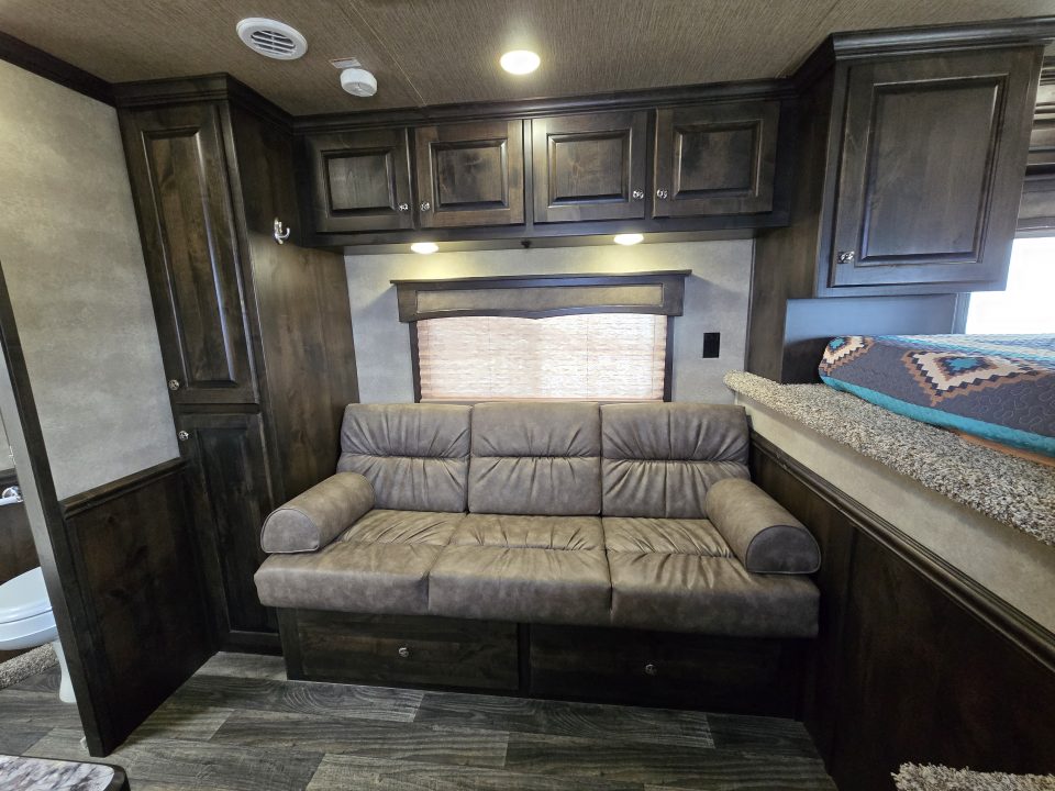 Used 2021 Merhow 3H Living Quarter Trailer