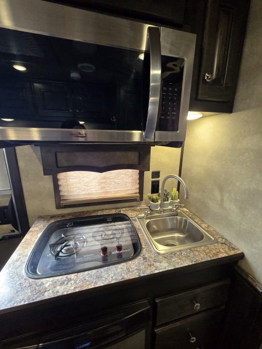 Used 2021 Merhow 3H Living Quarter Trailer