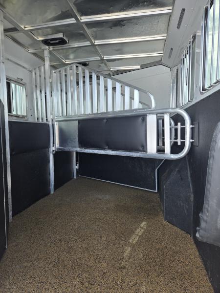 Used 2021 Merhow 3H Living Quarter Trailer