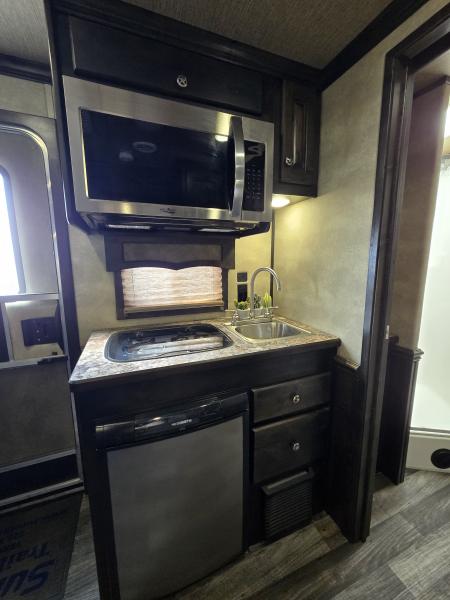 Used 2021 Merhow 3H Living Quarter Trailer