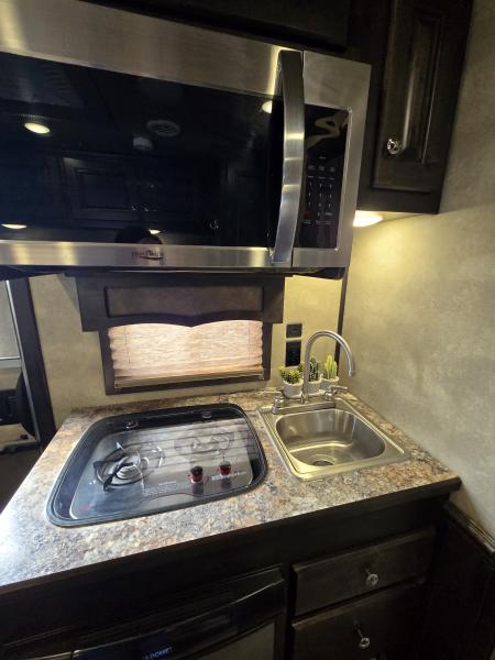 Used 2021 Merhow 3H Living Quarter Trailer
