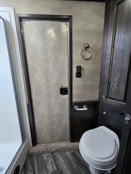 Used 2021 Merhow 3H Living Quarter Trailer