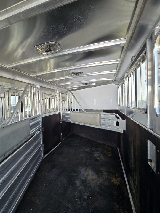 Used 2016 Featherlite Trailers Legend 5H Horse Trailer