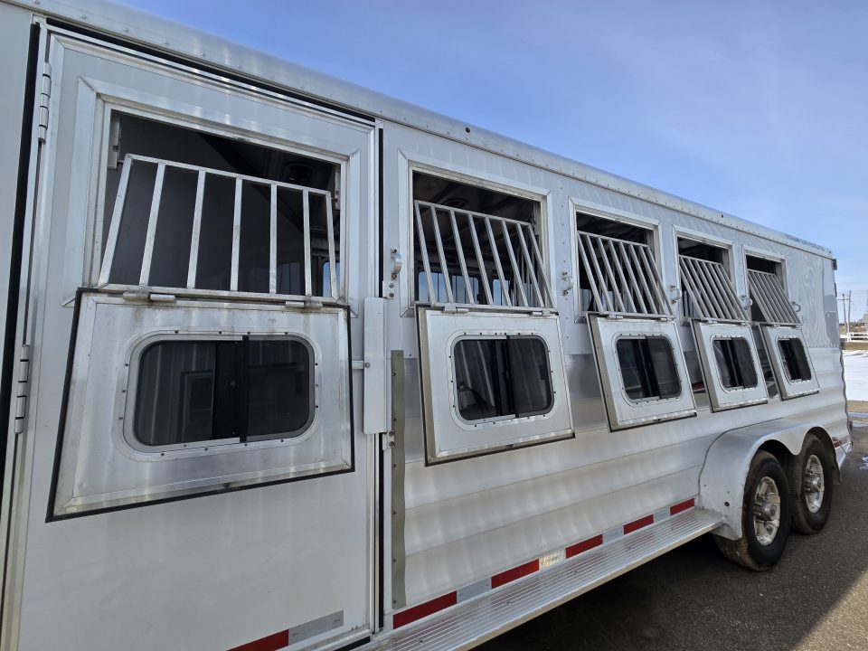 Used 2016 Featherlite Trailers Legend 5H Horse Trailer