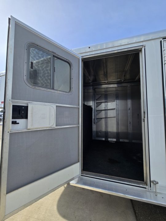 Used 2016 Featherlite Trailers Legend 5H Horse Trailer