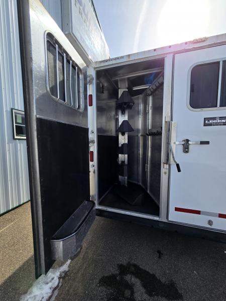 Used 2016 Featherlite Trailers Legend 5H Horse Trailer