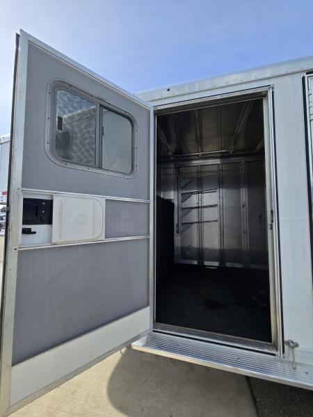 Used 2016 Featherlite Trailers Legend 5H Horse Trailer