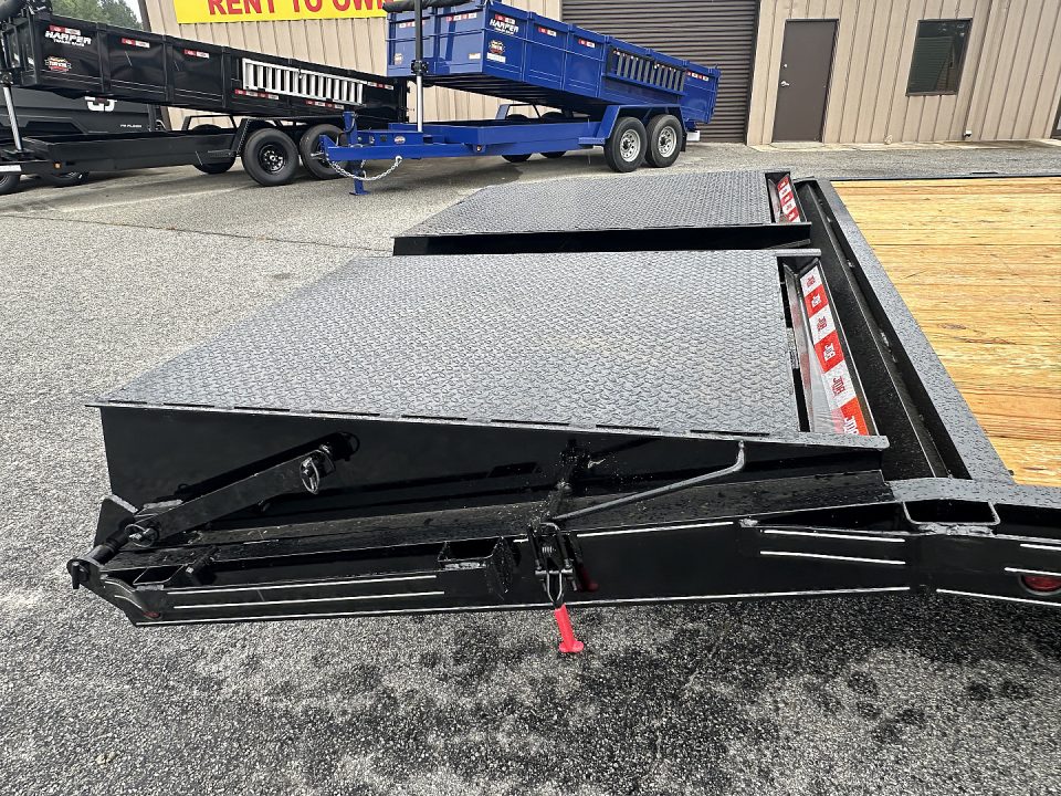 New 2026 DELUXE 25+5 20K DUAL TANDEM GOOSENECK DECKOVER EQUIPMENT HAULER WITH MEGA RAMPS