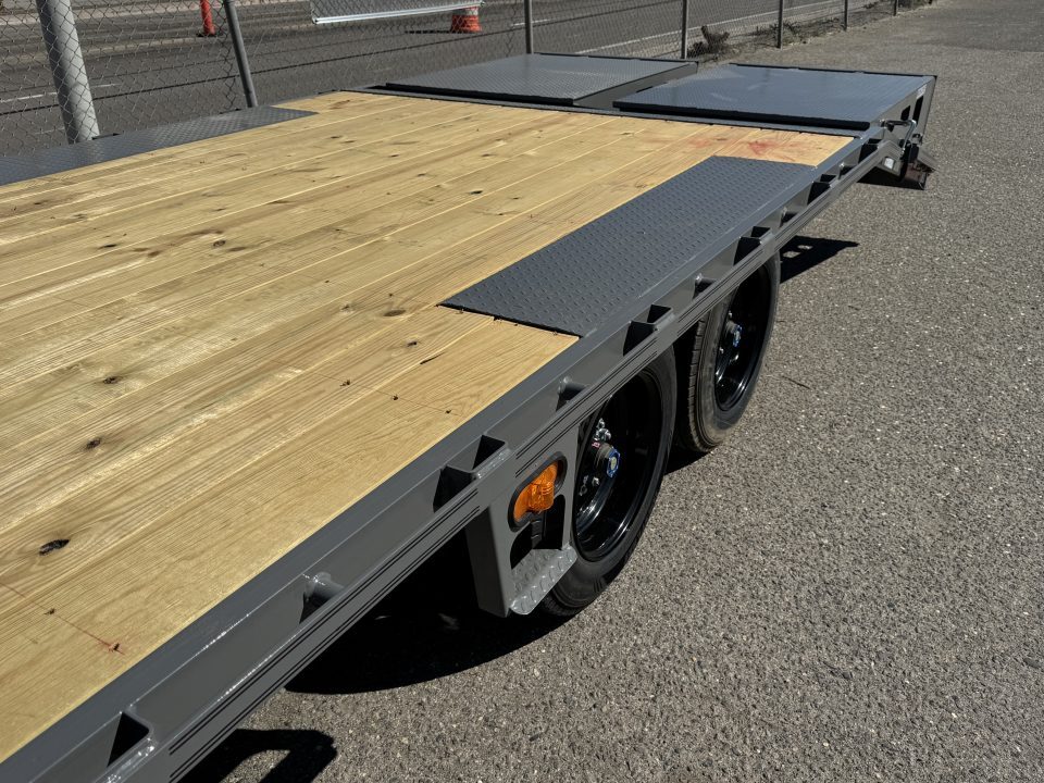 New 2026 Diamond C DEC 24' Max Ramps - 18K Deckover Equipment Trailer