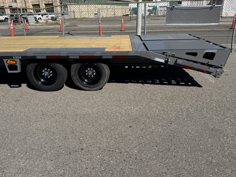 New 2026 Diamond C DEC 24' Max Ramps - 18K Deckover Equipment Trailer
