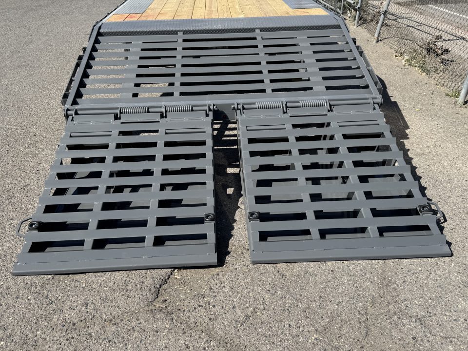 New 2026 Diamond C DEC 24' Max Ramps - 18K Deckover Equipment Trailer