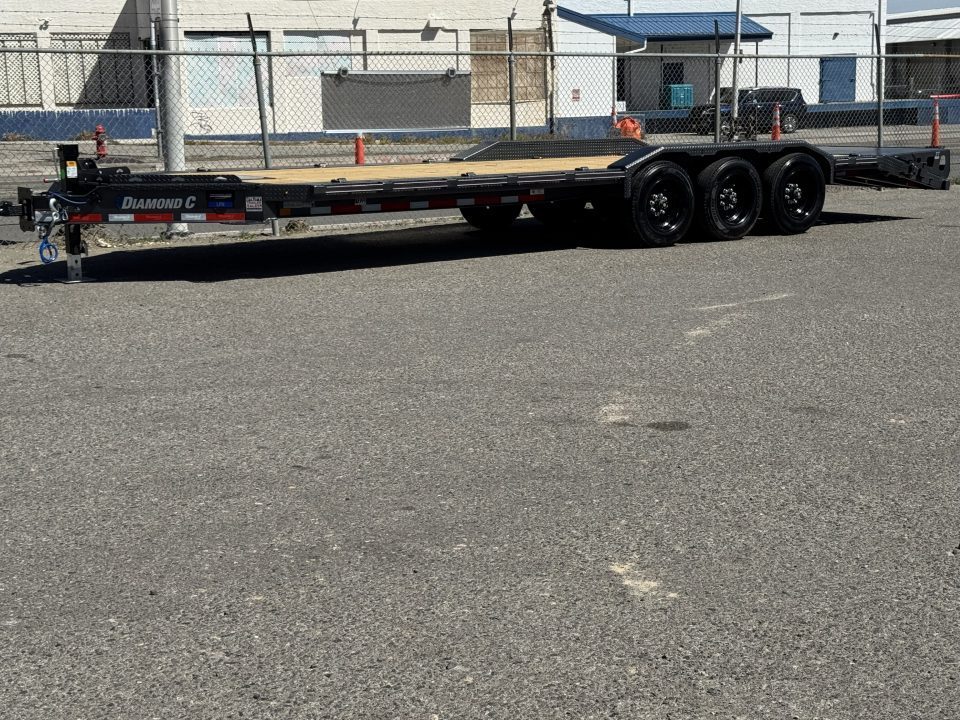 New 2026 Diamond C LPX 26' X-Ramp - 24K Equipment Trailer
