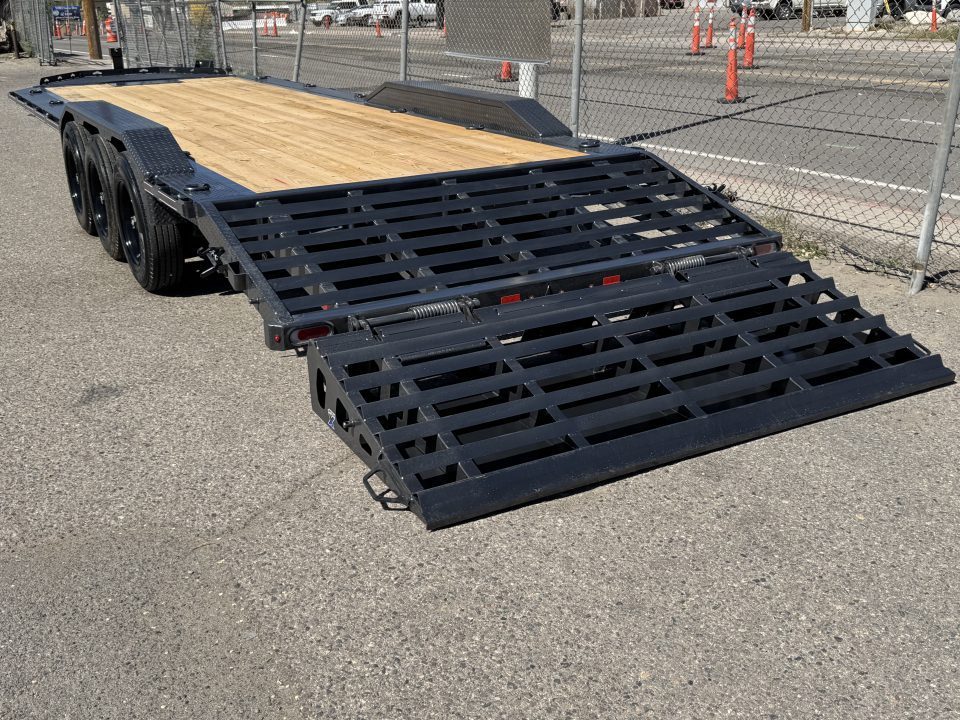 New 2026 Diamond C LPX 26' X-Ramp - 24K Equipment Trailer