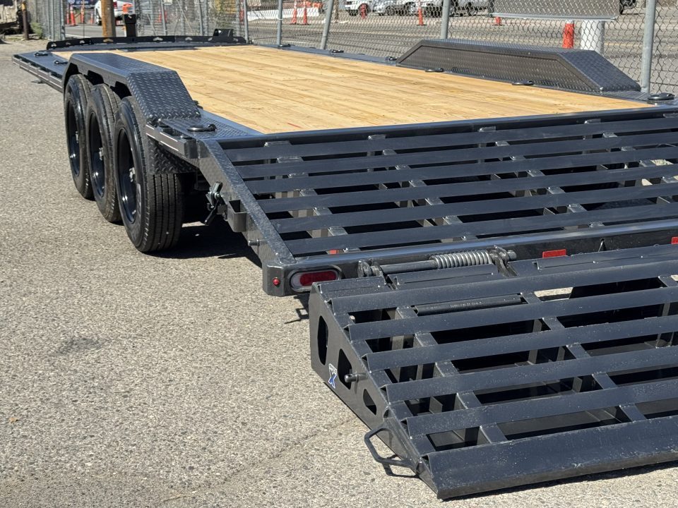 New 2026 Diamond C LPX 26' X-Ramp - 24K Equipment Trailer