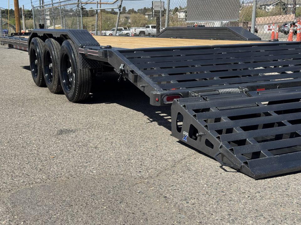 New 2026 Diamond C LPX 26' X-Ramp - 24K Equipment Trailer