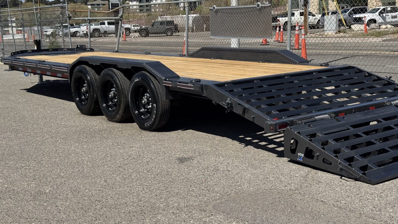 New 2026 Diamond C LPX 26' X-Ramp - 24K Equipment Trailer