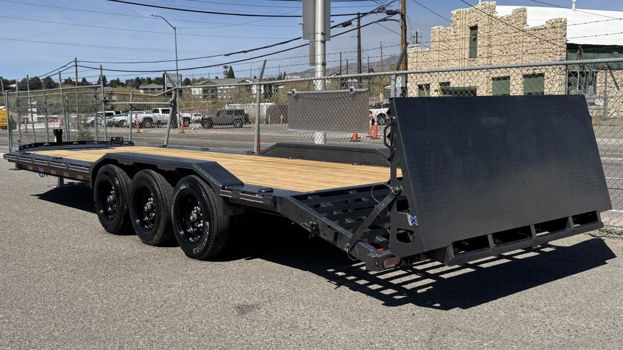 New 2026 Diamond C LPX 26' X-Ramp - 24K Equipment Trailer