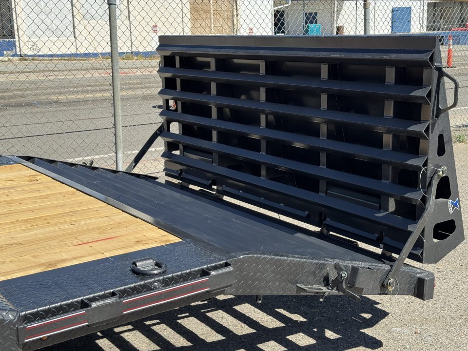 New 2026 Diamond C LPX 26' X-Ramp - 24K Equipment Trailer