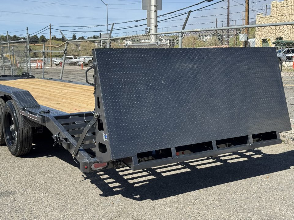 New 2026 Diamond C LPX 26' X-Ramp - 24K Equipment Trailer