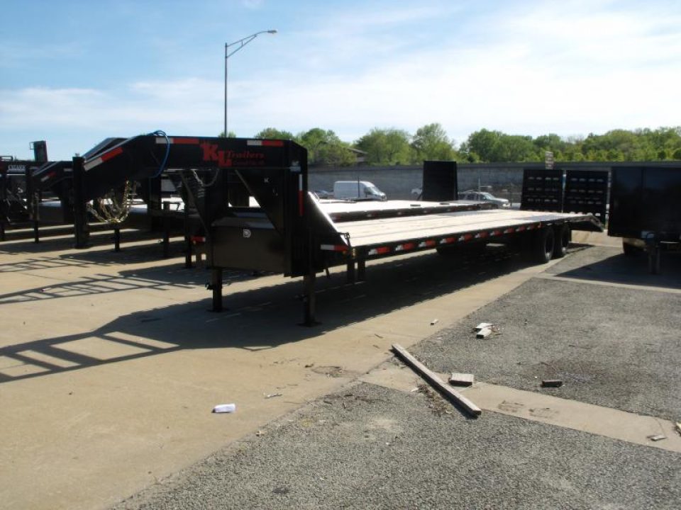 New SALE SALE SALE LOOK AT THIS    Goose Neck Deck Over 102 X 35 + 5 Dove  With Self Cleaning Dove 22500 GVWR      (((  Hutch Suspension System )))