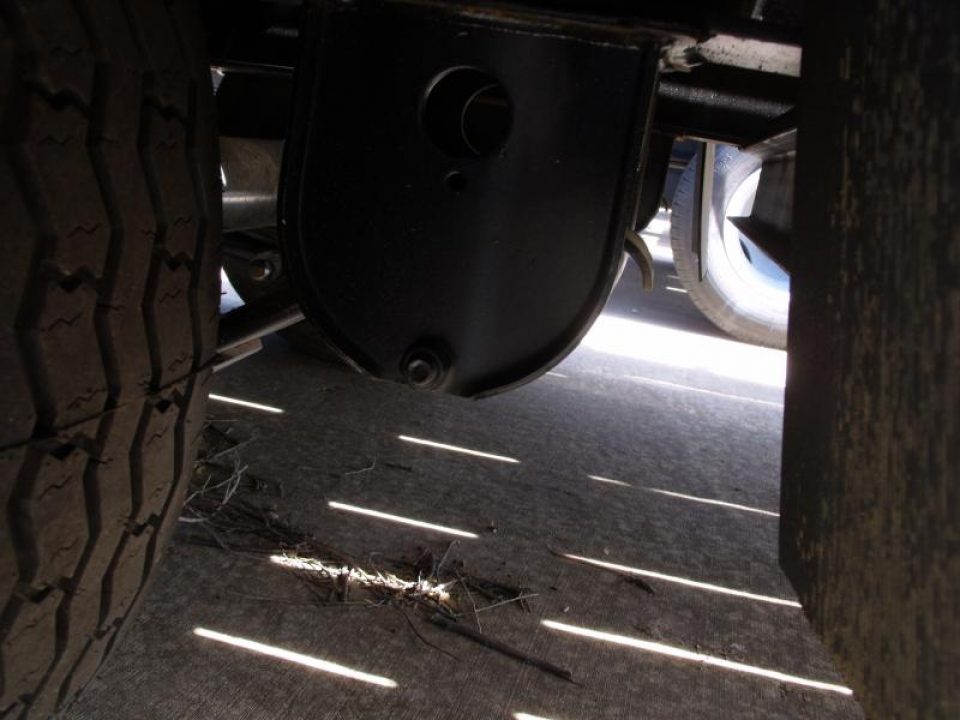 New SALE SALE SALE LOOK AT THIS    Goose Neck Deck Over 102 X 35 + 5 Dove  With Self Cleaning Dove 22500 GVWR      (((  Hutch Suspension System )))